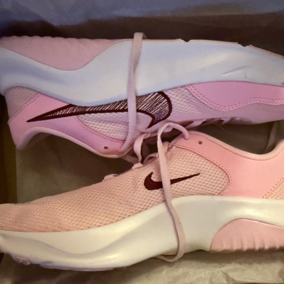 Nike Women's Legend Essential 3, Size 11.5 in Pink - Picture 6 of 6